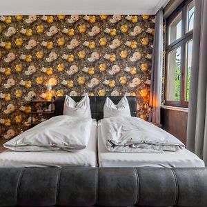 Standard Zimmer mit Kingsize-Bett